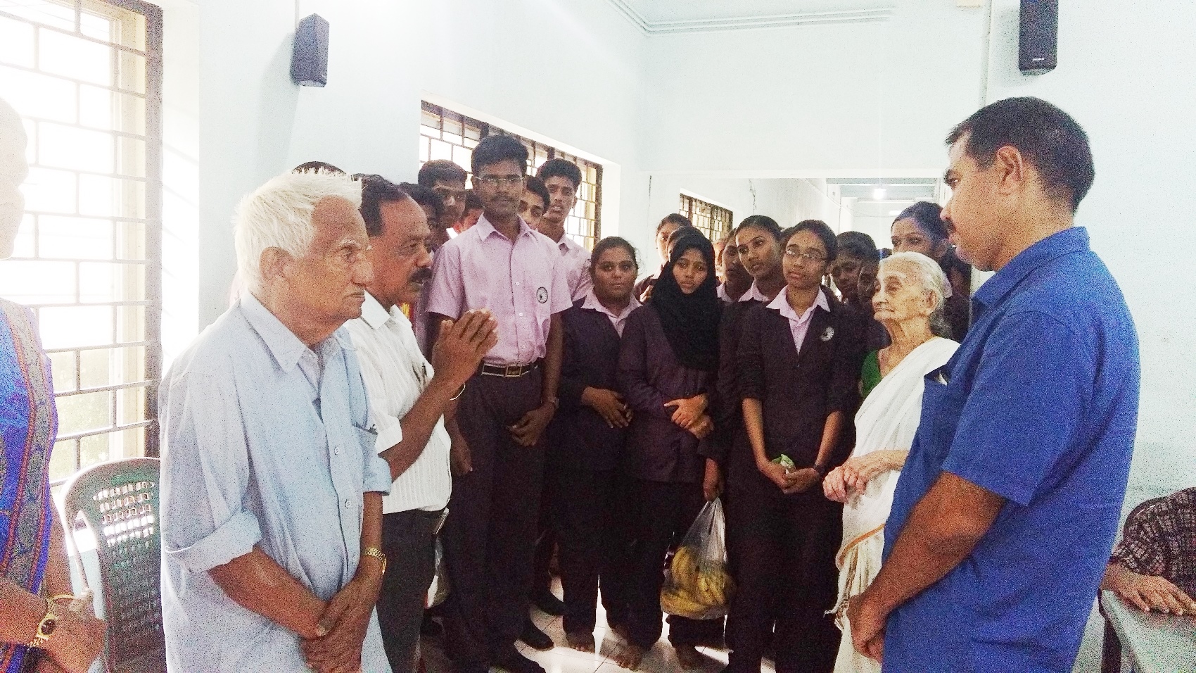 Students visited old age  Home  koduvayour 2016