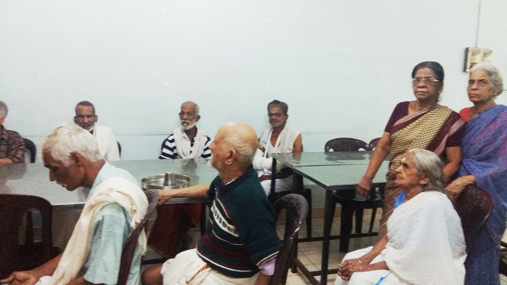 Students visited old age  Home  koduvayour 2016