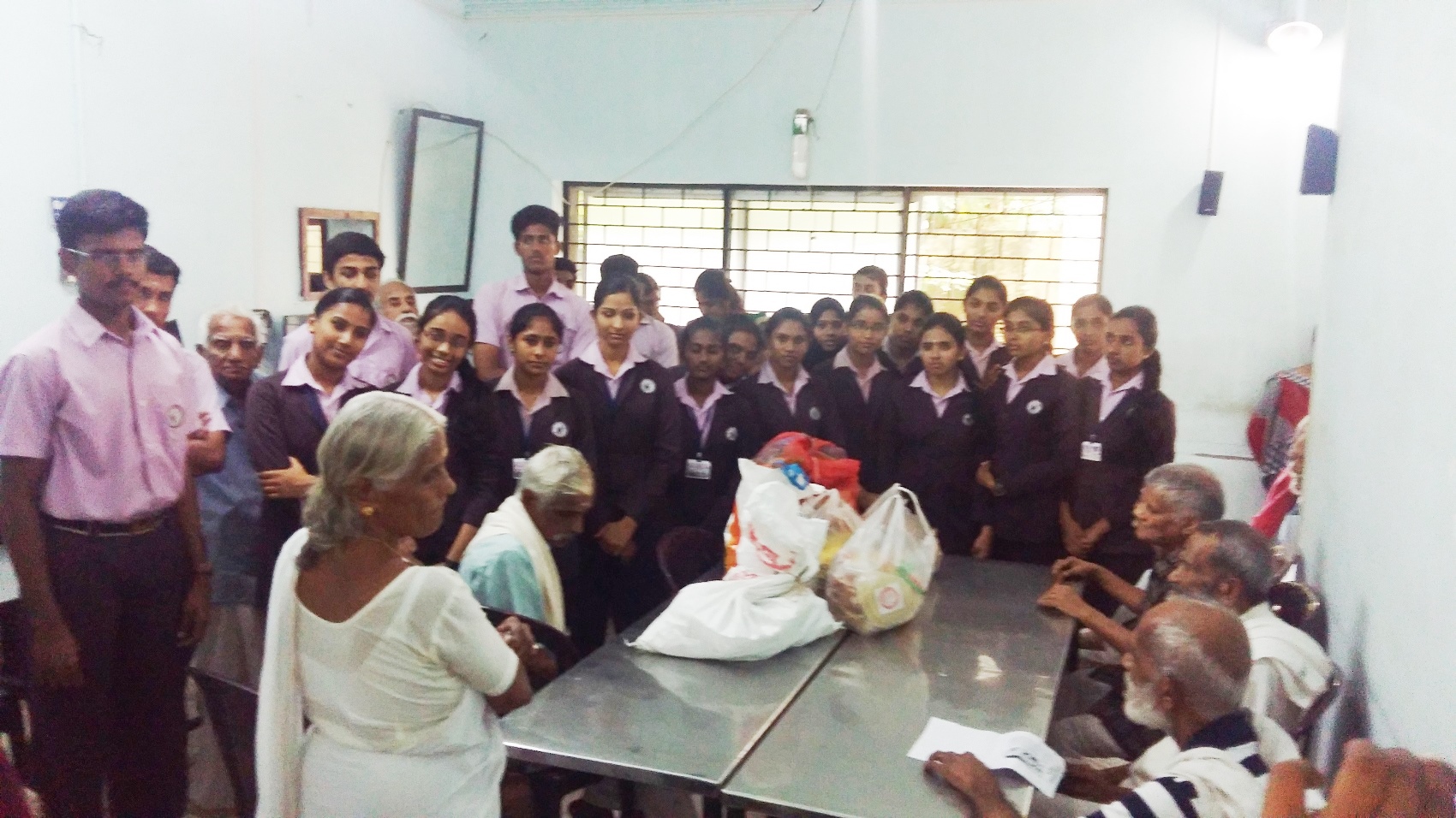 Students visited old age  Home  koduvayour 2016