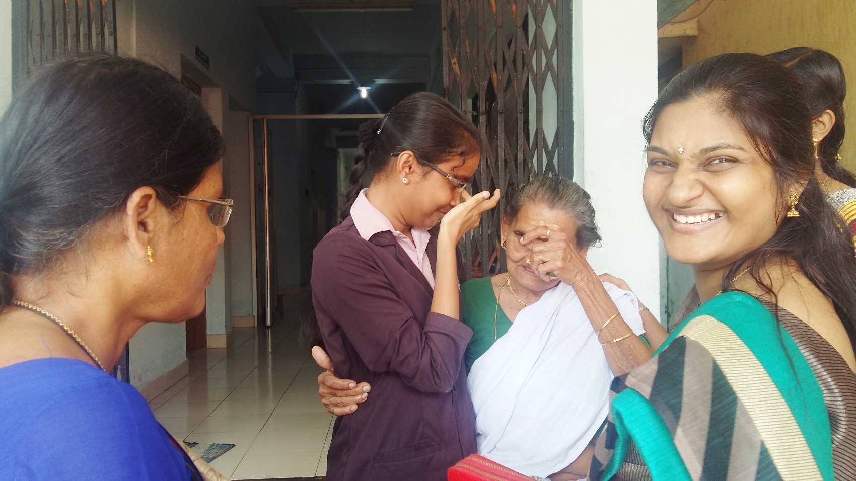 Students visited old age  Home  koduvayour 2016