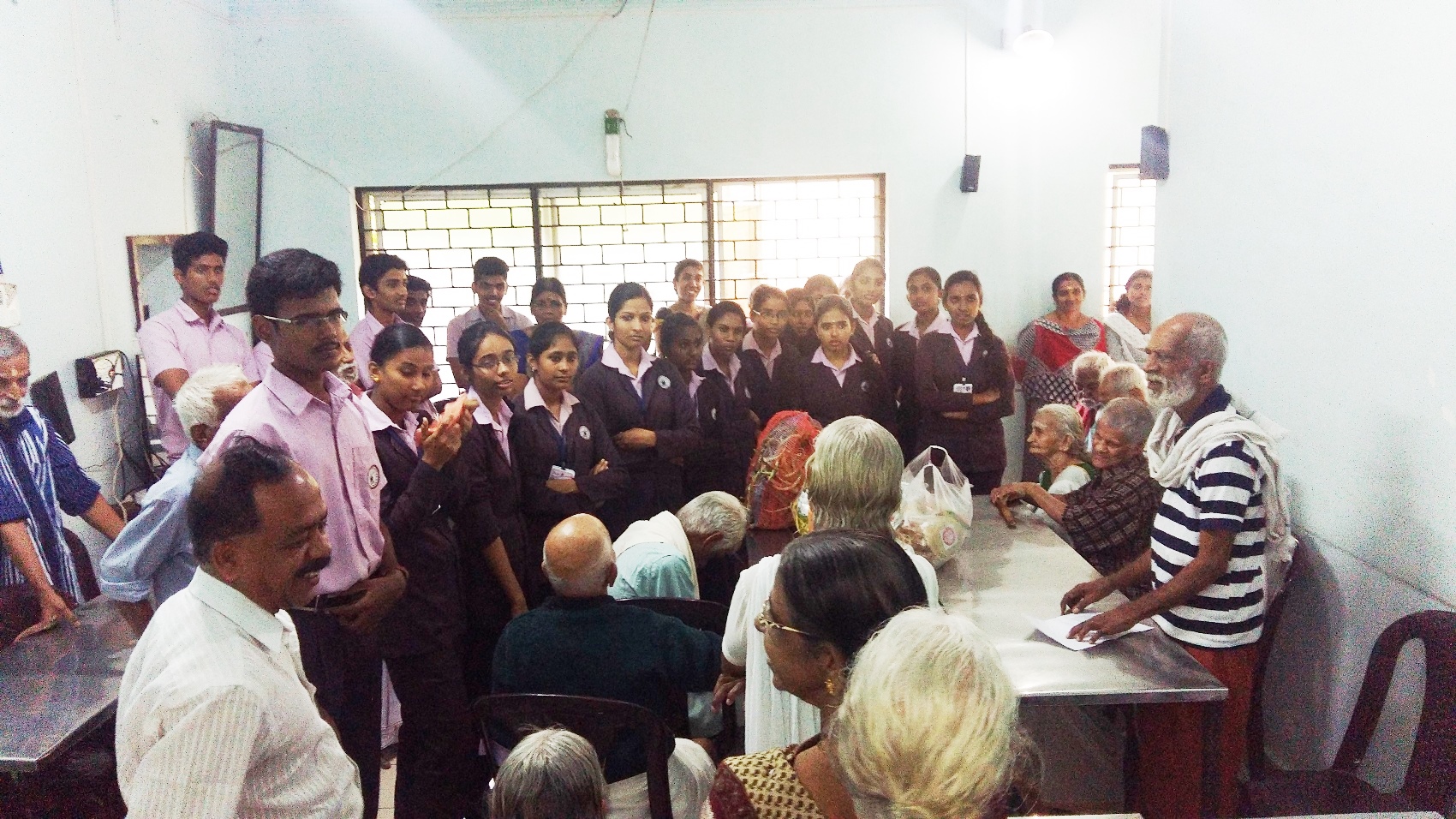 Students visited old age  Home  koduvayour 2016