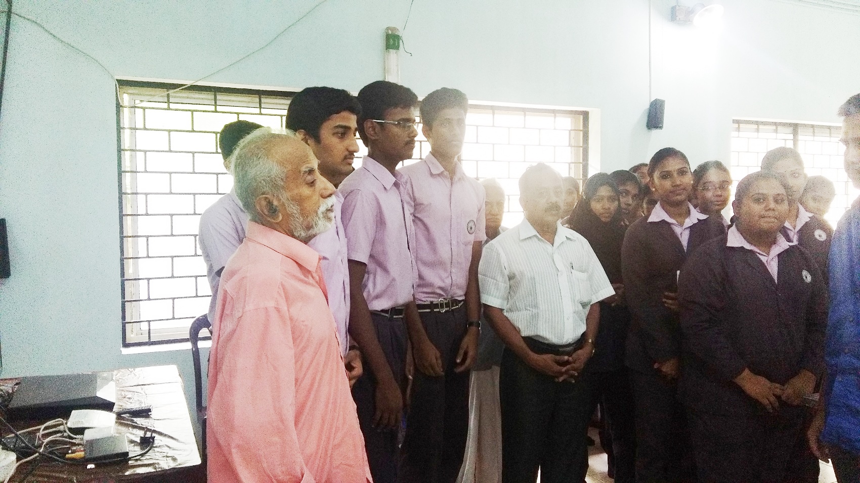 Students visited old age  Home  koduvayour 2016