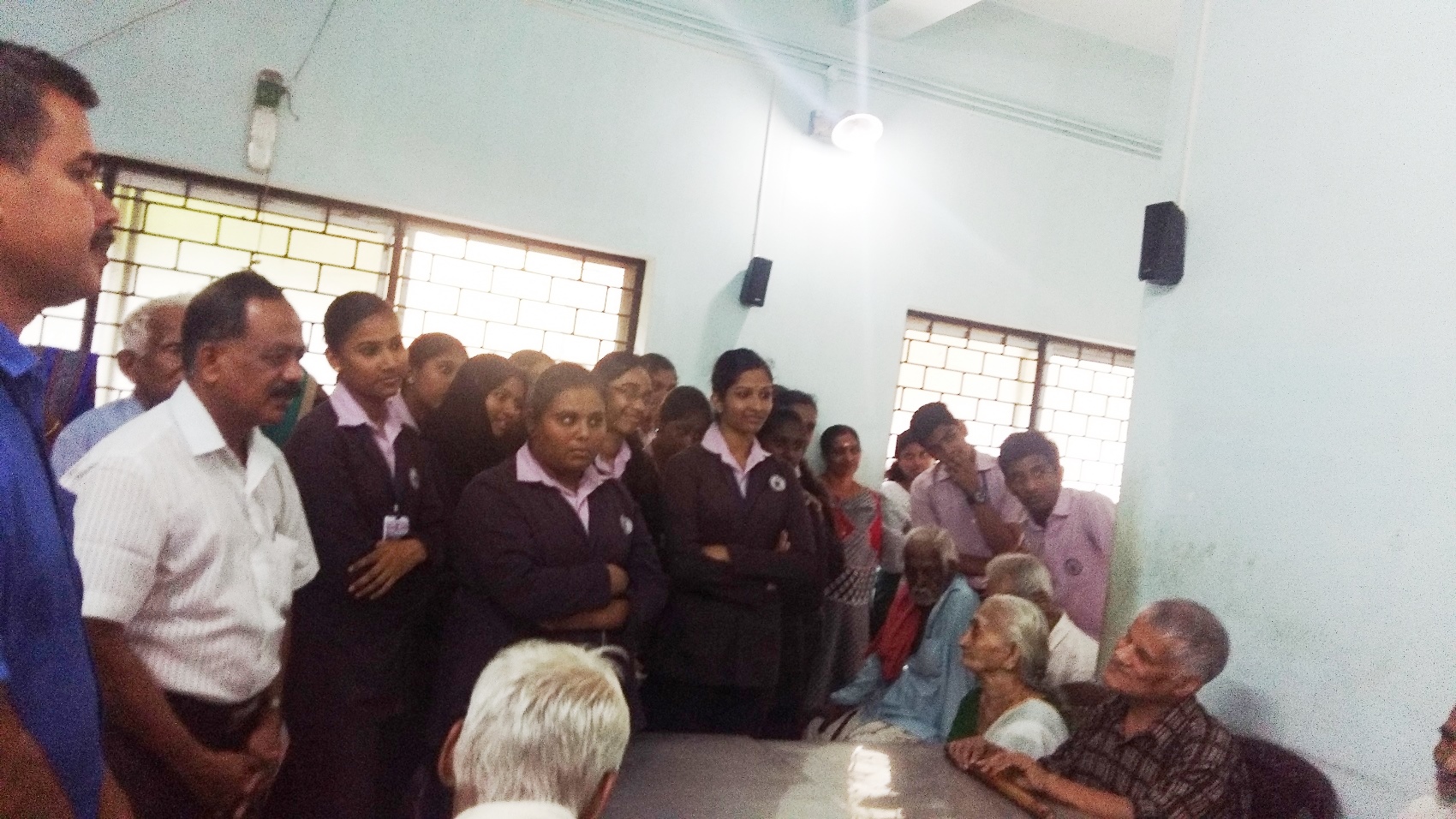 Students visited old age  Home  koduvayour 2016