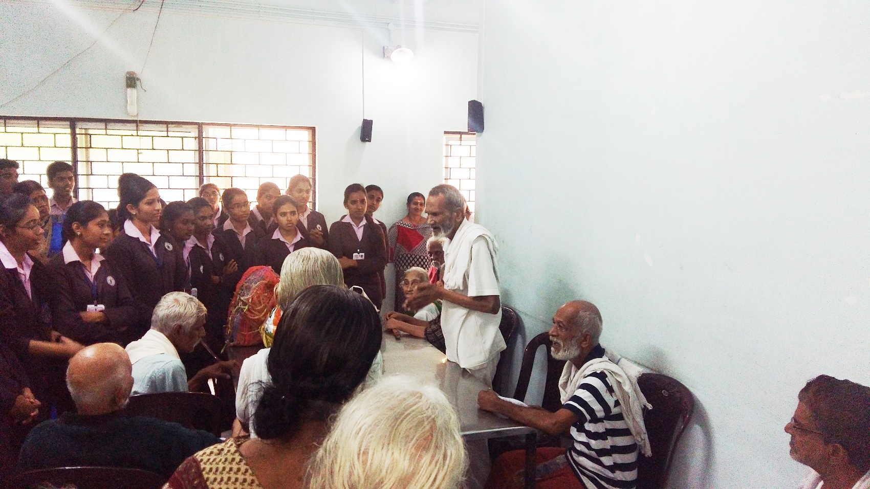 Students visited old age  Home  koduvayour 2016