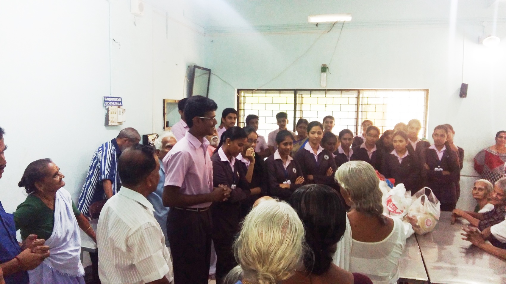 Students visited old age  Home  koduvayour 2016