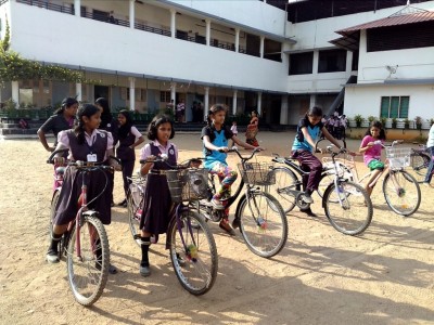 slow cycling race