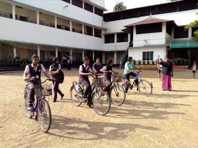 slow cycling race