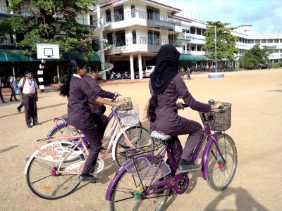 slow cycling race